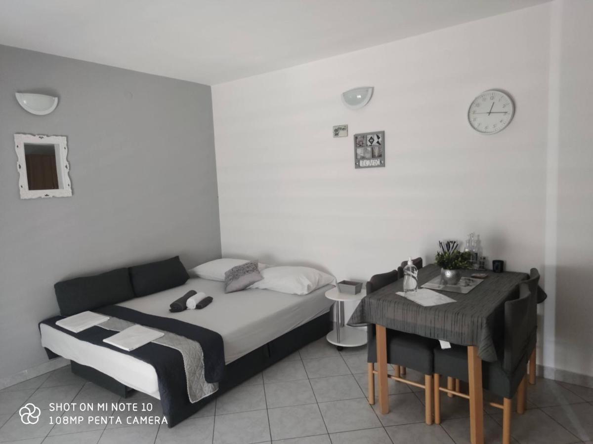 Apartments Marko Драге Екстер'єр фото